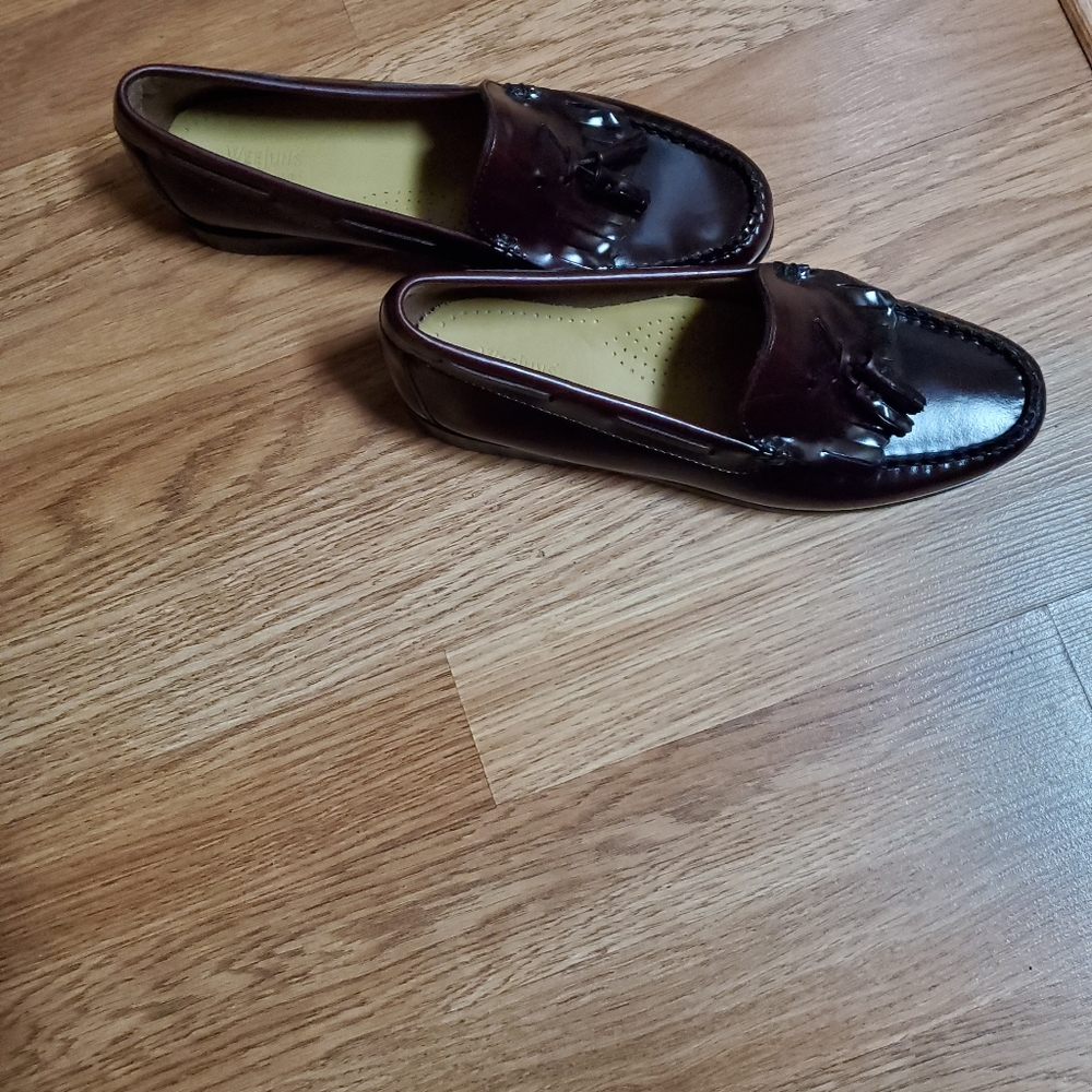 Shoes - Picture 2 of 3